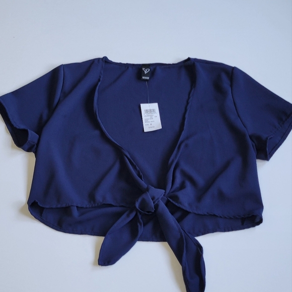 Windsor Front Tie Crop Top. - Picture 4 of 7